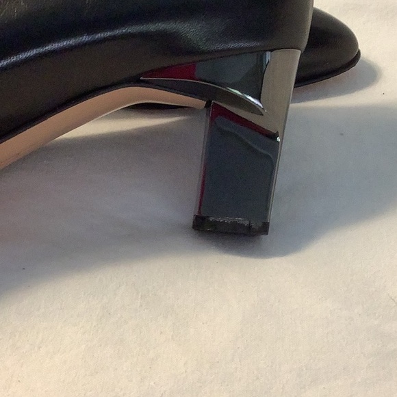 Ferragamo Black Pointed Toe Heels/Pumps - Picture 7 of 9